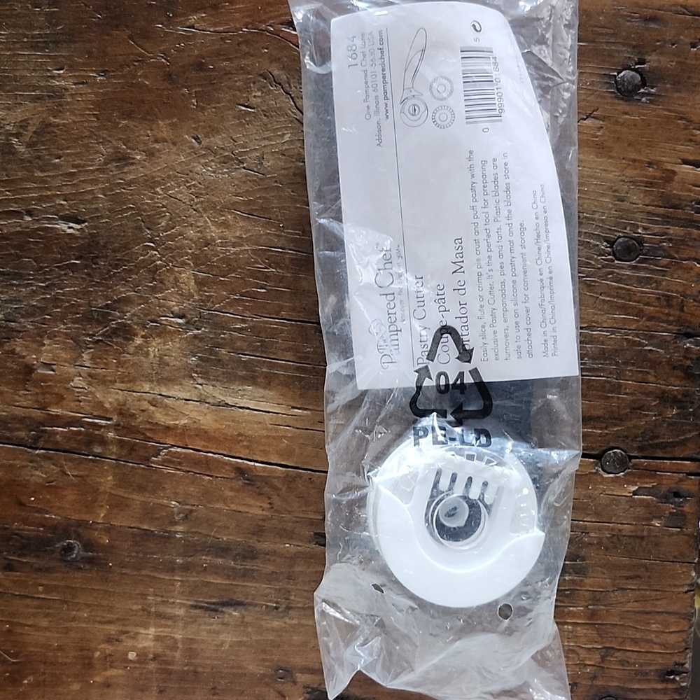 The Pampered Chef Pastry Cutter